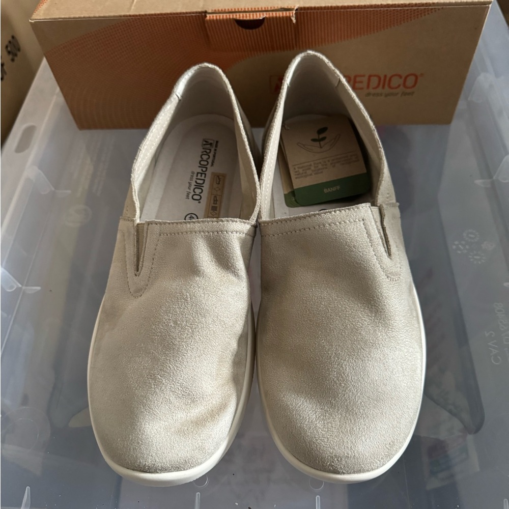 Arcopedico Beige Banff Slip-On Sneaker Shoes